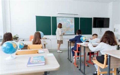 Inovasi Pembelajaran untuk Penguatan Kompetensi Abad 21 melalui Discovery, PBL, PJBL, dan Game Based Learning
